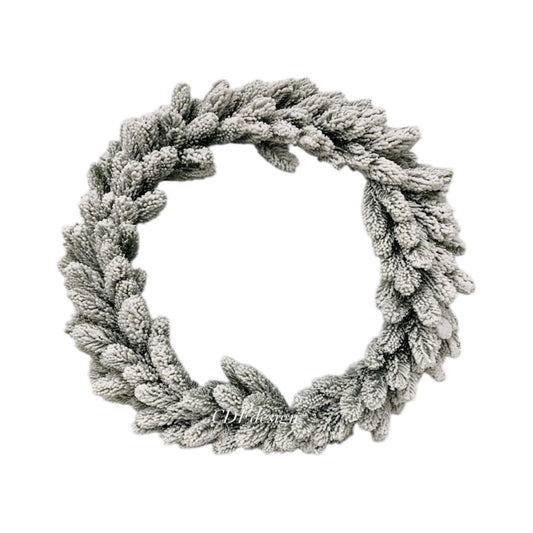 Corona Pino PE Innevata – Diam. 80 cm